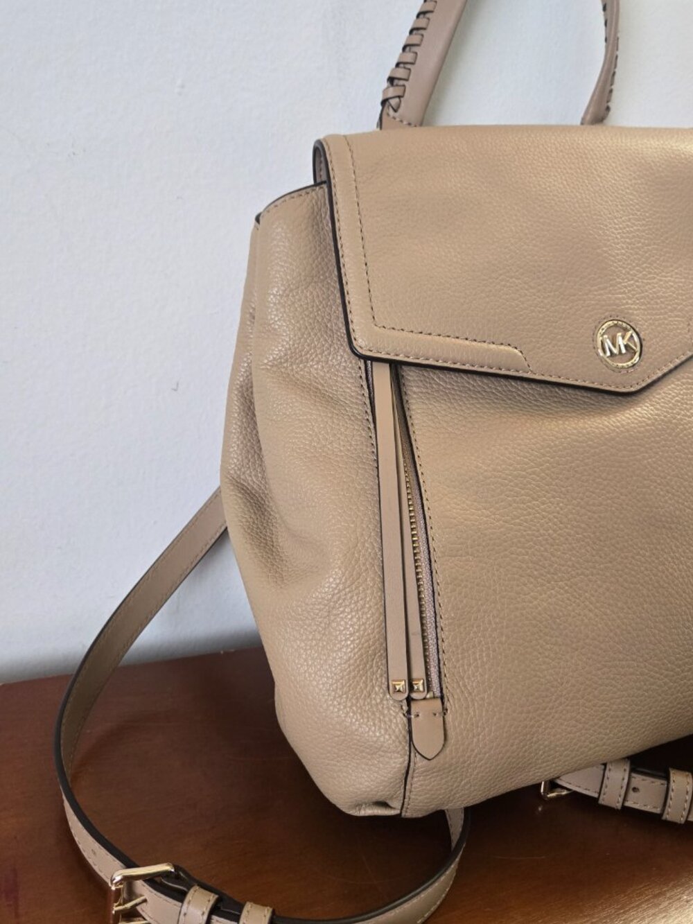 Michael Kors Freya leather backpack - Picture 3 of 10
